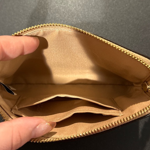 👜 Coach Beige Pebbled Leather Wristlet Zip Pouch - Picture 3 of 7